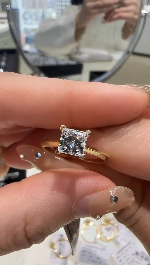 【闪购商品】实验室培育钻石18K金镶嵌戒指一克拉公主方