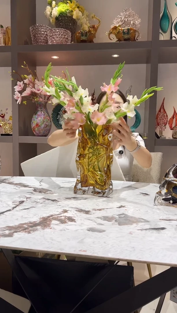 设计师款琥珀色花瓶