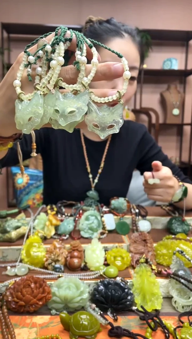 未镶嵌岫玉吊坠多样性发货发其中之一