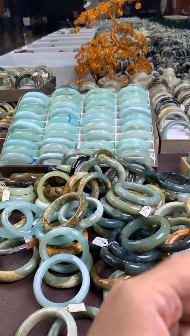 【闪购商品】蛇纹石玉手镯未镶嵌3240