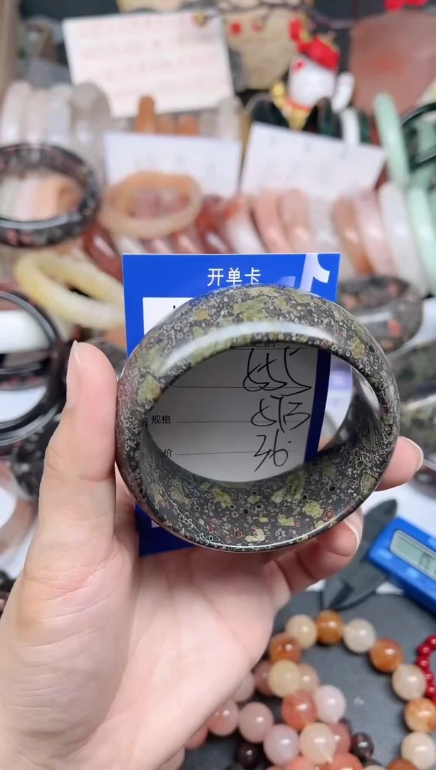 未镶嵌手镯石英质玉555