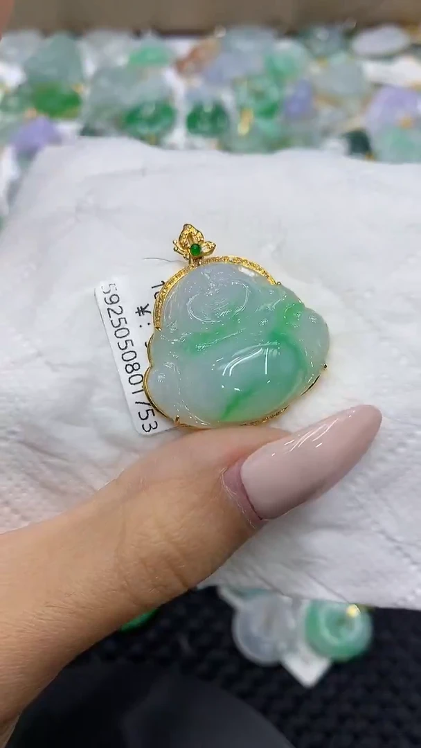 颈饰18K金镶嵌翡翠111111111111