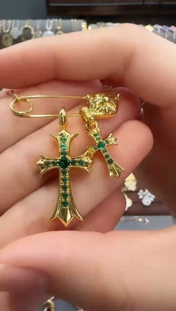 18K金镶嵌合成（培育）祖母绿颈饰十字架项链