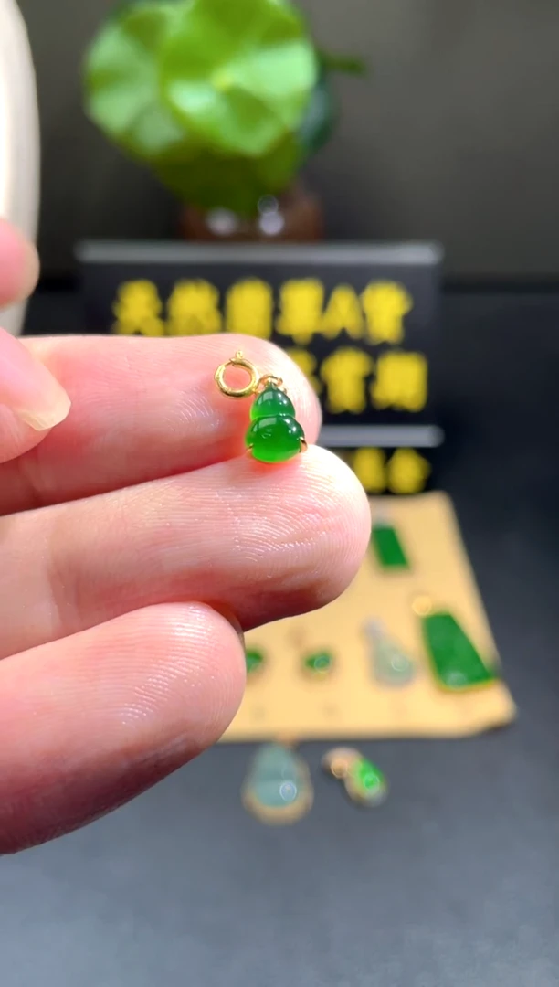 颈饰18K金镶嵌翡翠翡翠A货