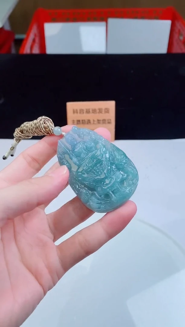 颈饰未镶嵌翡翠   ·
