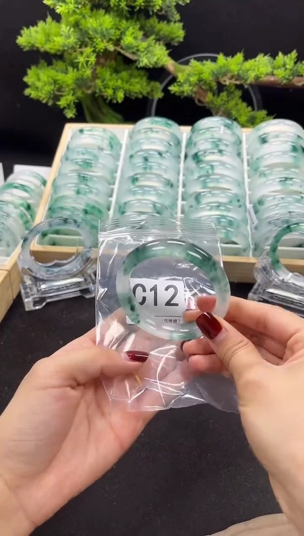 【闪购商品】石英岩玉手镯未镶嵌C12