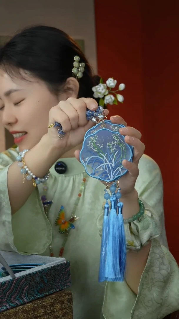 刺绣非遗苏绣车挂