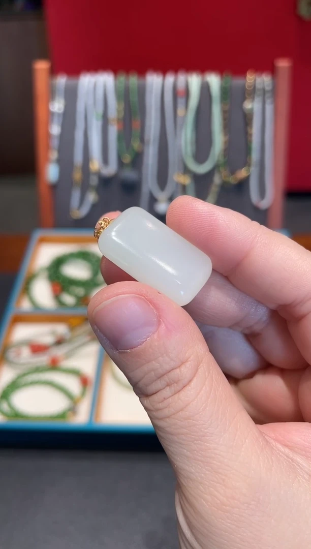 颈饰18K金镶嵌和田玉无事牌