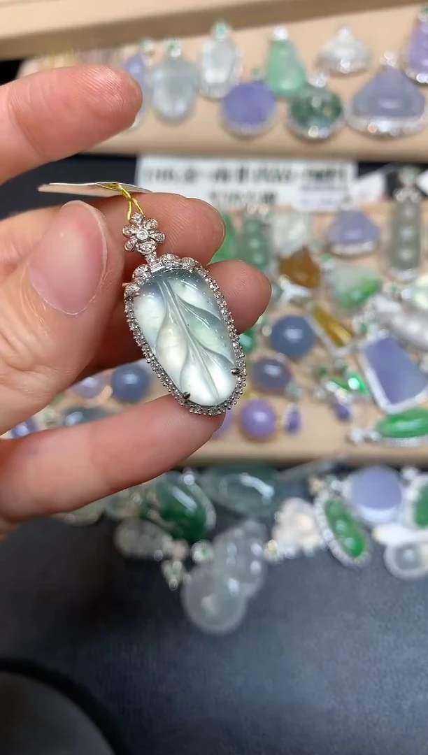 【闪购商品】翡翠颈饰18K金镶嵌树叶【无服务费