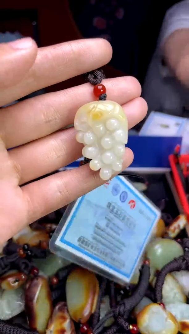 和田玉未镶嵌颈饰1