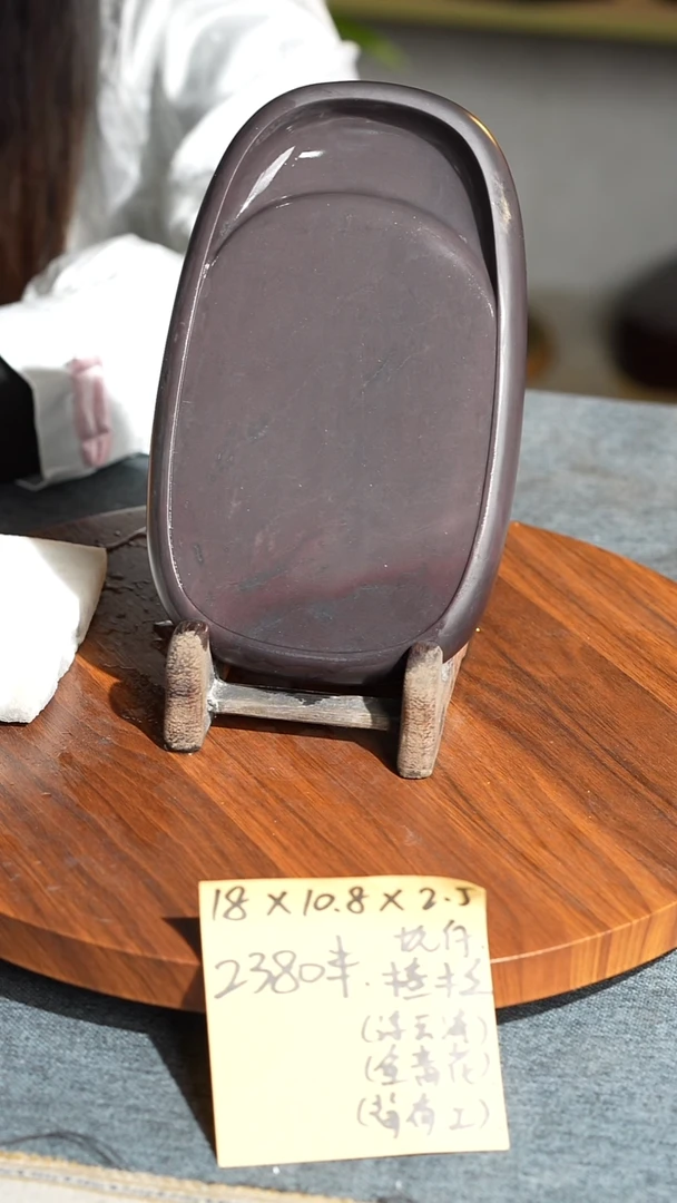 7寸浮云冻全青花背雕工坑仔带檀木盒