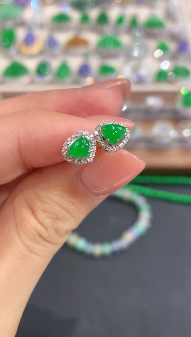 18K金镶嵌翡翠耳饰a18