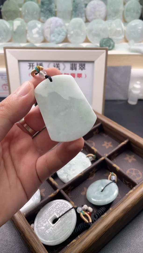 颈饰未镶嵌翡翠昵***取....9/22/.4