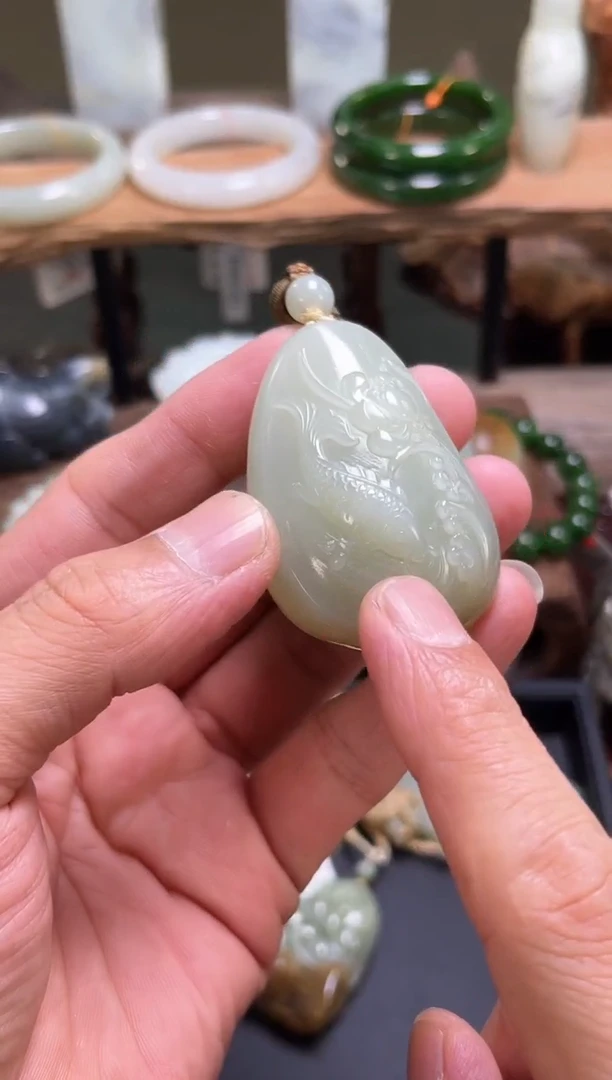 和田玉未镶嵌把件且末青白 年年有鱼820718