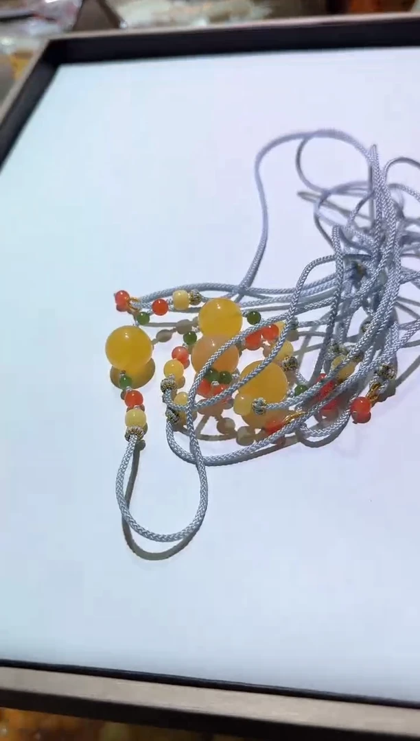 蜜蜡颈饰未镶嵌蜜蜡吊坠多样性发其一