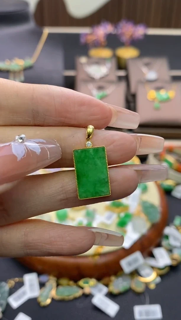 【闪购商品】翡翠颈饰18K金镶嵌净货15948