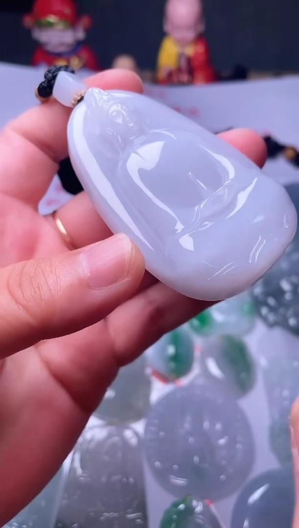 颈饰未镶嵌翡翠观音