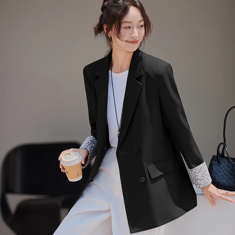 蕾丝拼接西装外套女春秋新款宽松显瘦休闲百搭后背开叉设计感西服