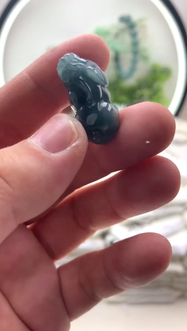 翡翠未镶嵌颈饰挂件