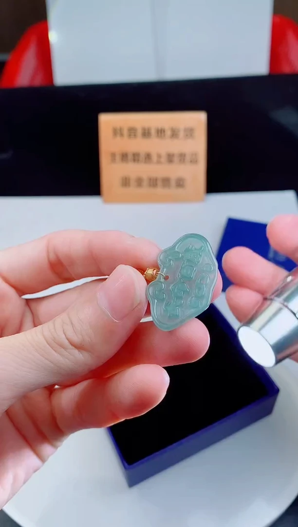 颈饰未镶嵌翡翠