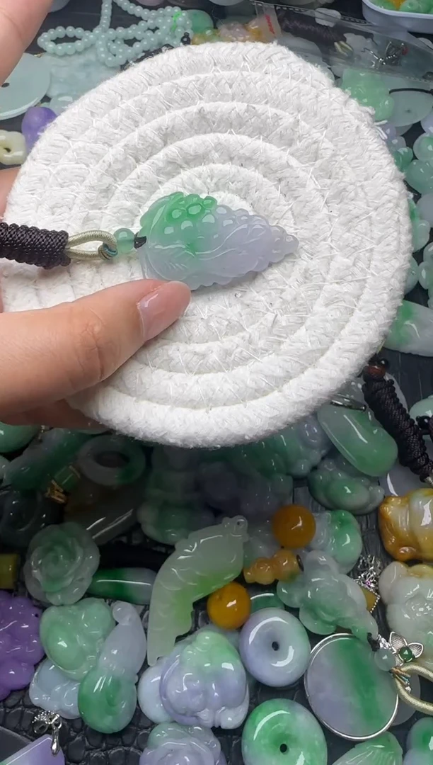 颈饰未镶嵌翡翠缅甸翡翠吊坠