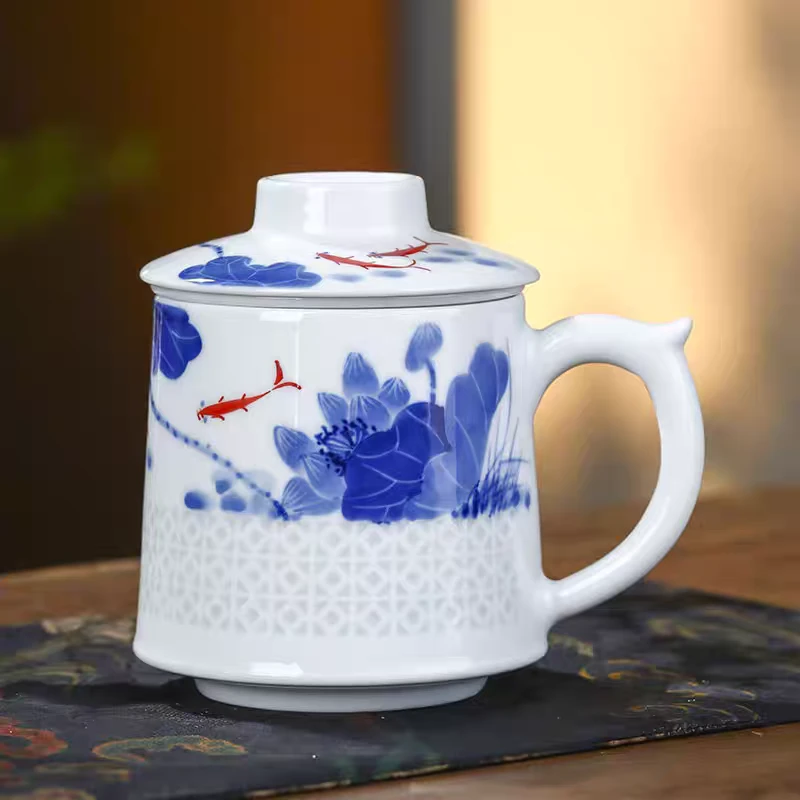 景德镇本土高白泥玲珑瓷手绘青花釉下彩荷花过滤带盖办公杯马克杯
