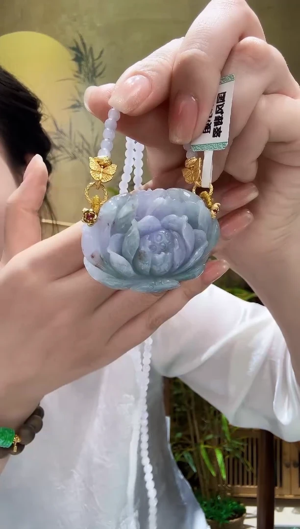 颈饰未镶嵌翡翠吊坠