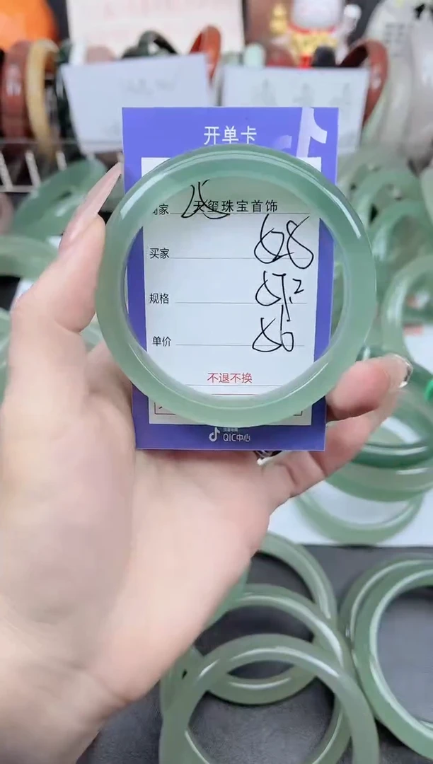 未镶嵌手镯石英质玉528