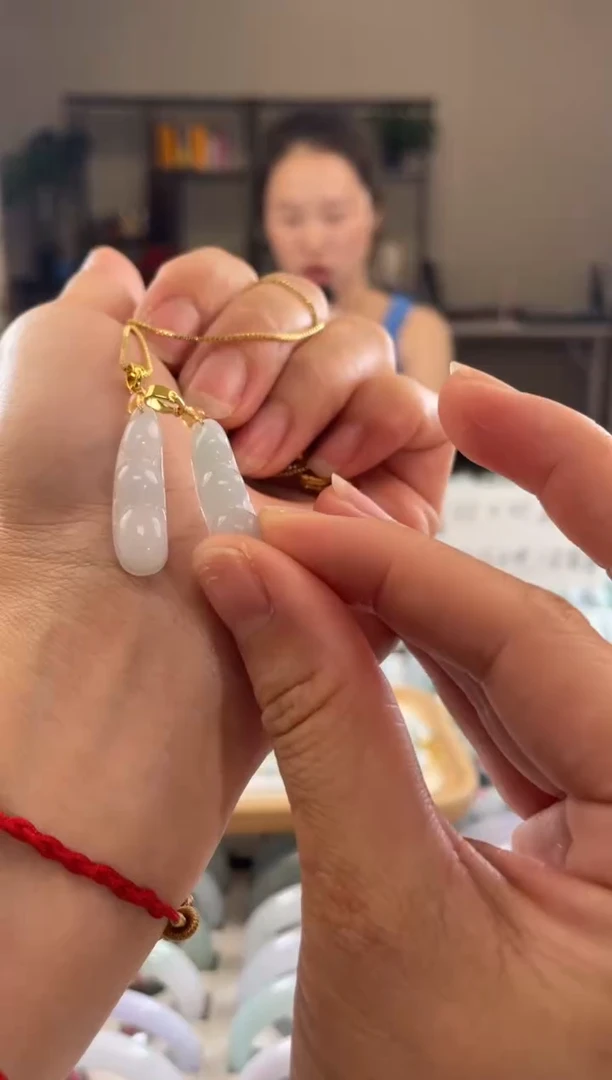 翡翠未镶嵌颈饰多样性发一