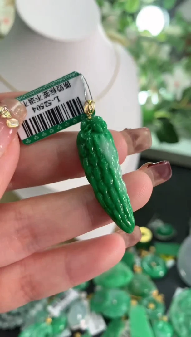 【闪购商品】翡翠吊坠(不含链)18K金镶嵌挂件