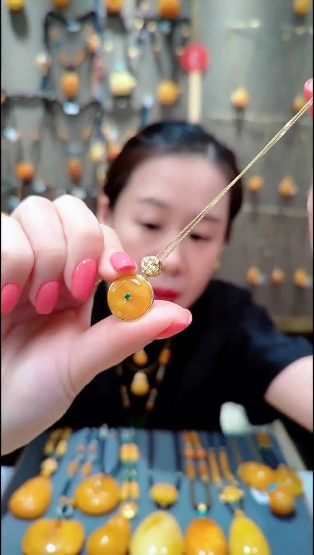 蜜蜡银S925镀金镶嵌珠宝奇石﹣F496蜜蜡吊坠