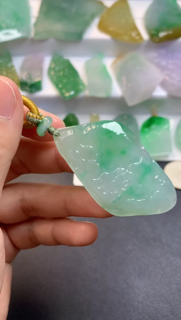 颈饰未镶嵌翡翠