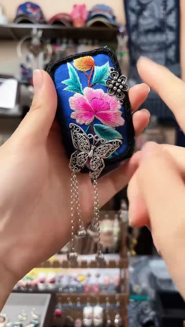 织绣民族风非遗老绣饰品519