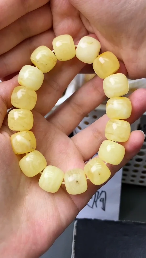 未镶嵌琥珀珠宝奇石18