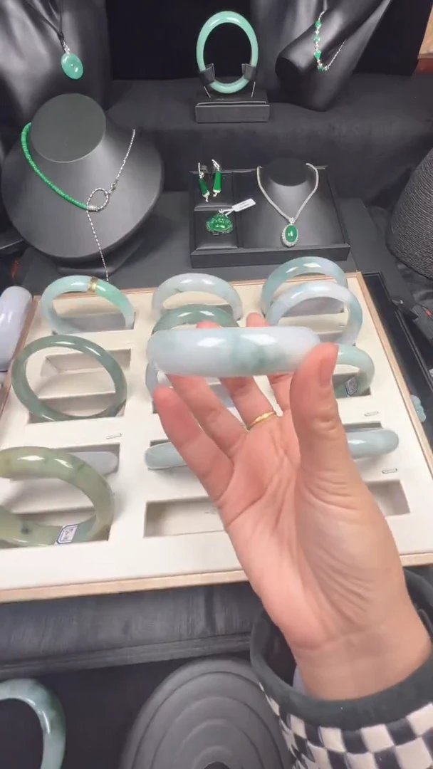 未镶嵌手镯翡翠翡翠手镯