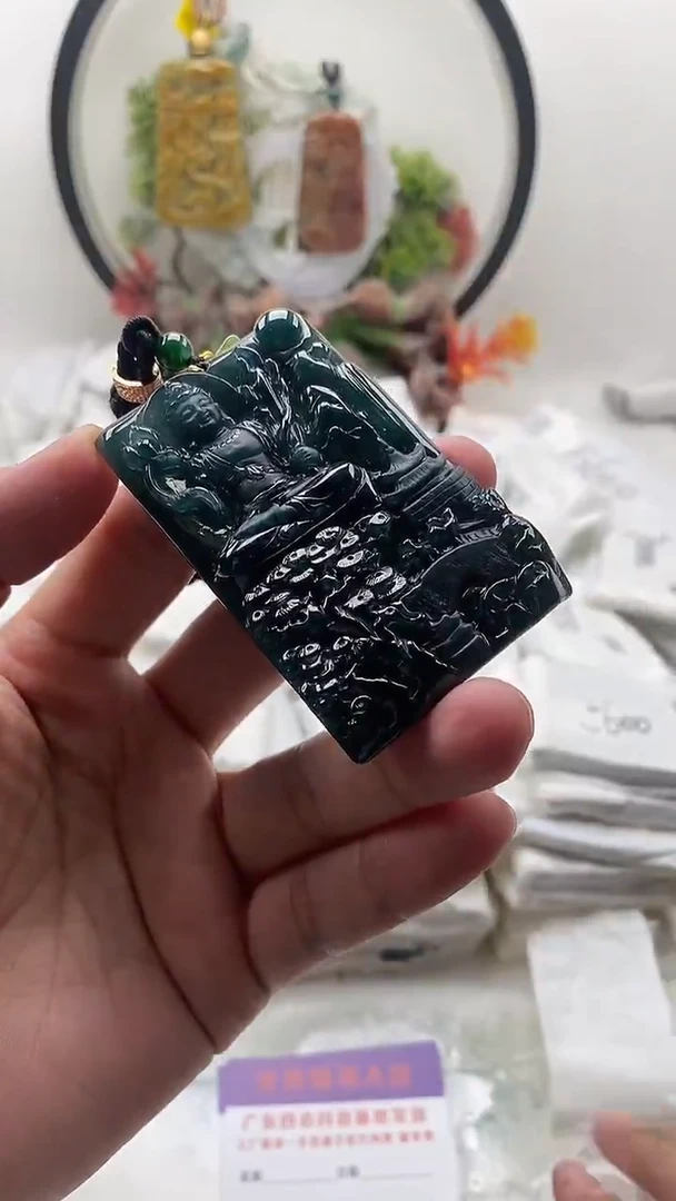 颈饰未镶嵌翡翠虚空藏