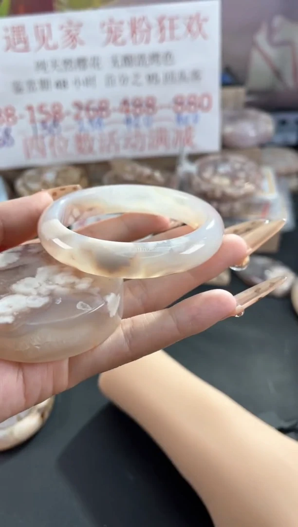 未镶嵌手镯石英质玉56