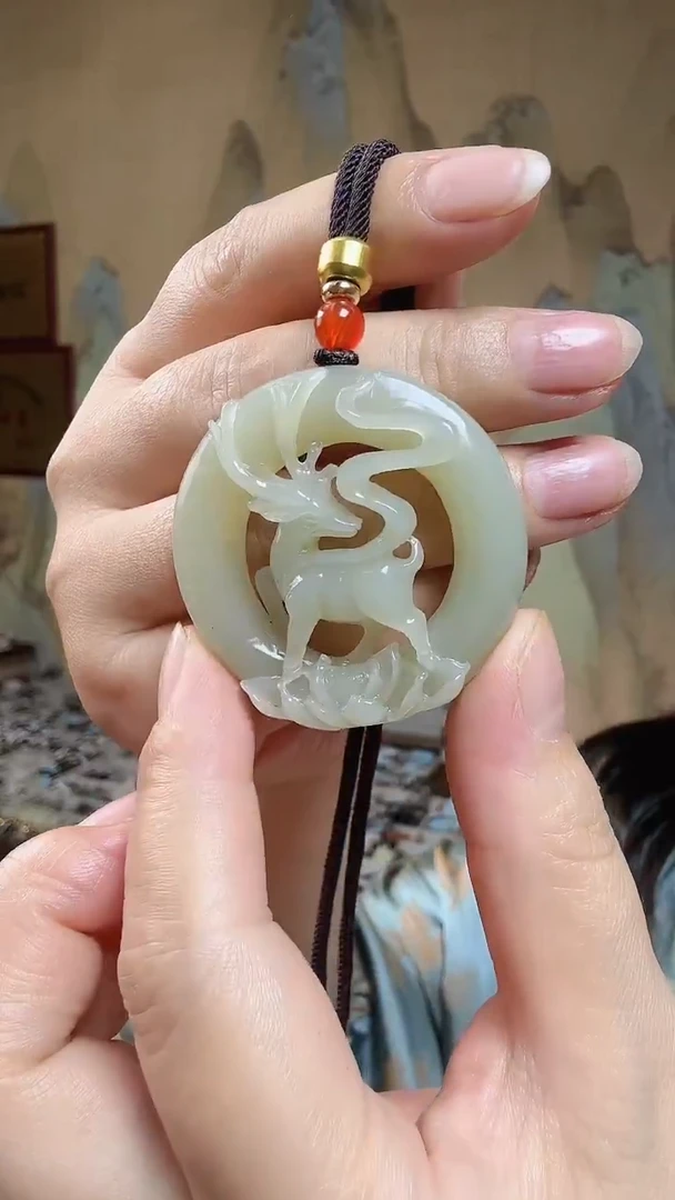 颈饰未镶嵌和田玉.