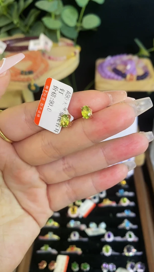 【闪购商品】橄榄石耳饰银S925镶嵌耳饰