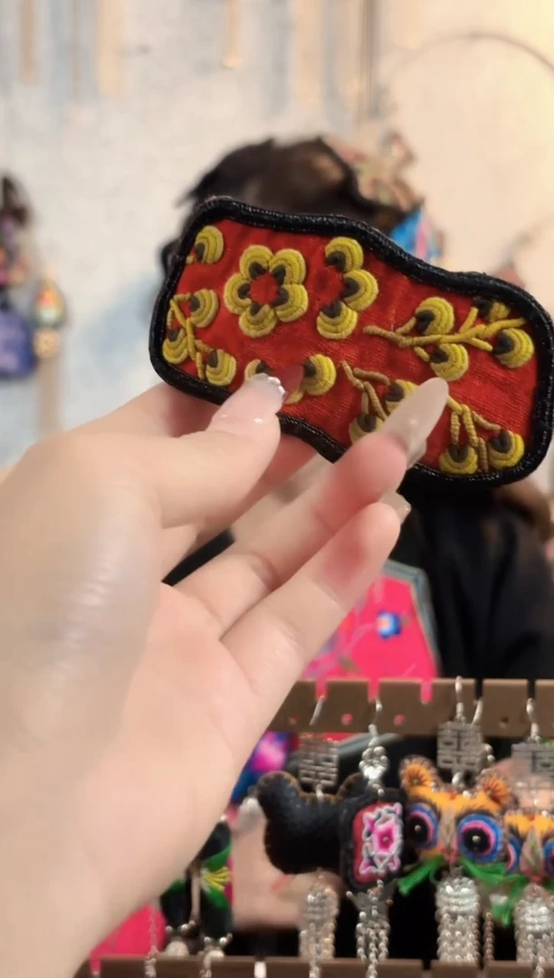 织绣彩云南阁非遗老绣饰品036