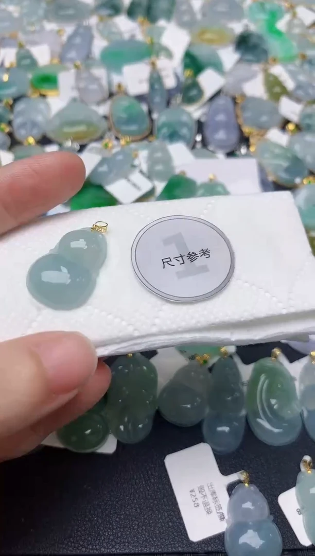 颈饰18K金镶嵌翡翠天然缅甸A货翡翠