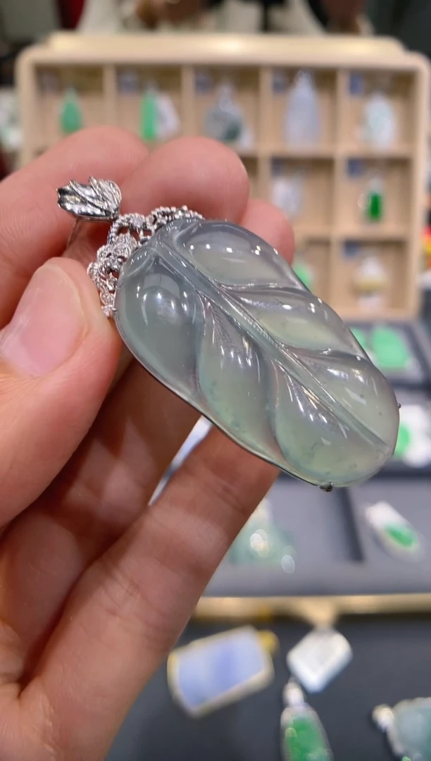 【闪购商品】翡翠吊坠(不含链)18K金镶嵌叶子