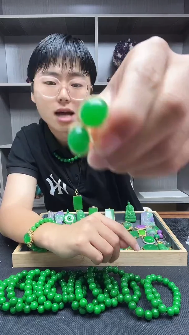 14K金镶嵌翡翠耳钉耳钉