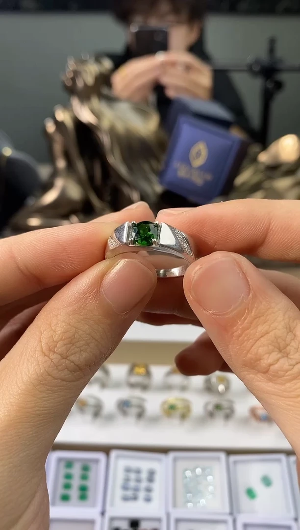 【闪购商品】橄榄石戒指银S925镶嵌窄版通灵1ct闭口21