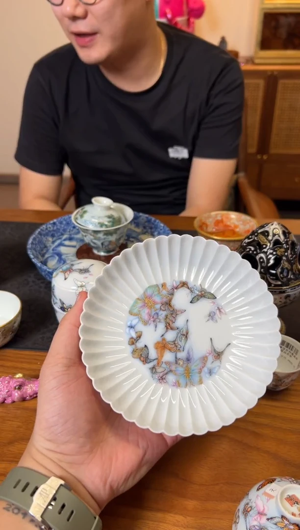 欢*艺林堂藏珍系列叠景彩迷梦蝶菊瓣壶承