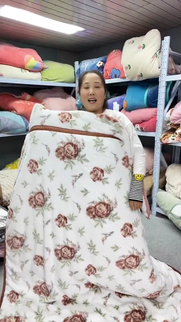 牛奶绒150+200仿兔毛被子。