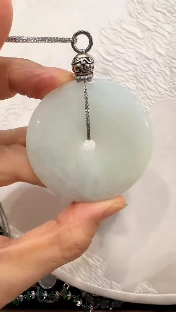 翡翠未镶嵌颈饰国风