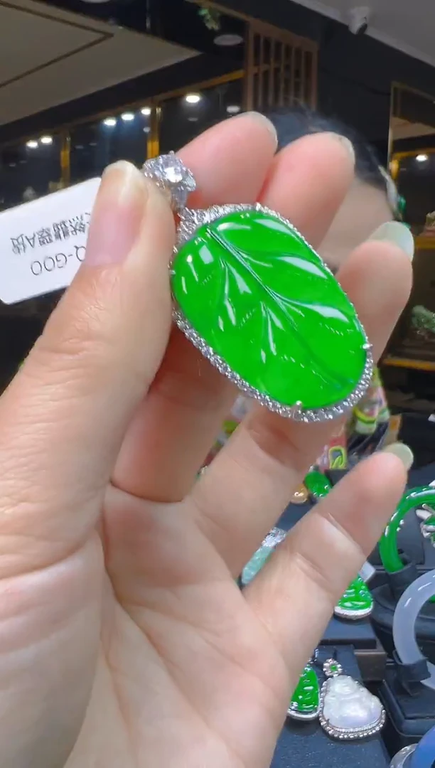 吊坠(赠链)银S925镶嵌翡翠061(多样性发货发其一)