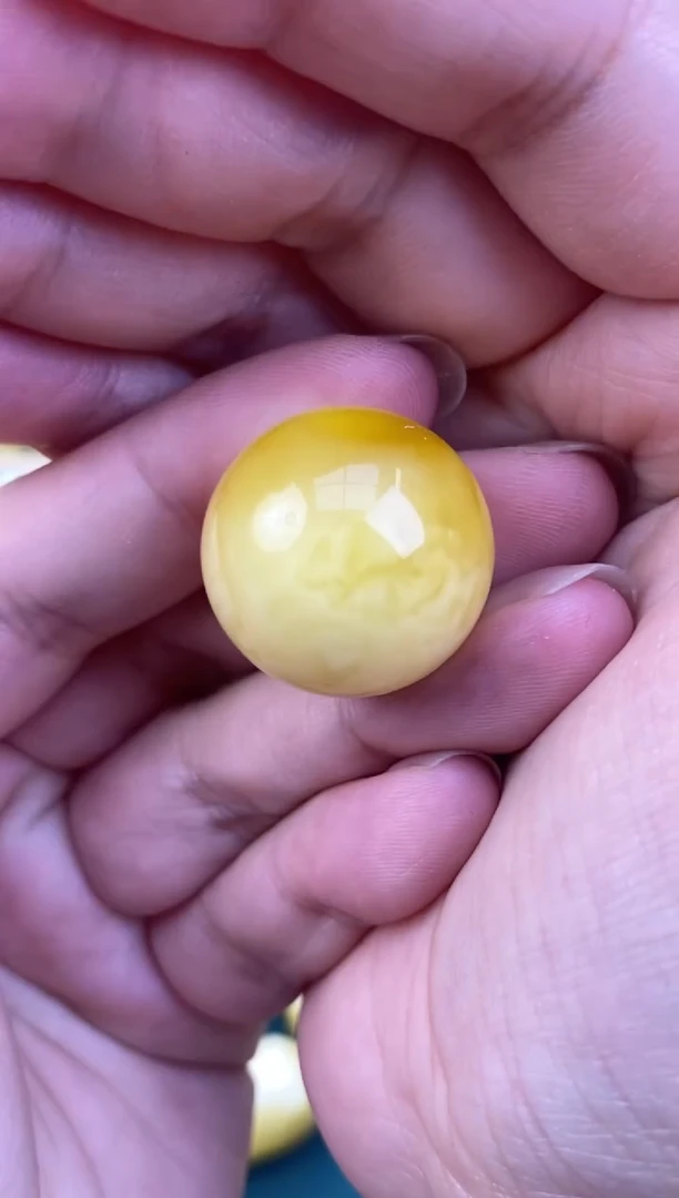 未镶嵌琥珀裸石月.47