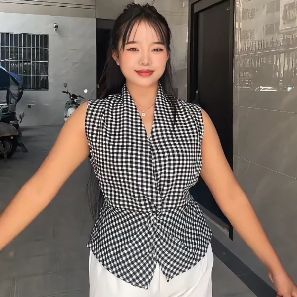 时尚格子无袖衬衫女2025夏季新款V领掐腰扭结显瘦不规则百搭上衣